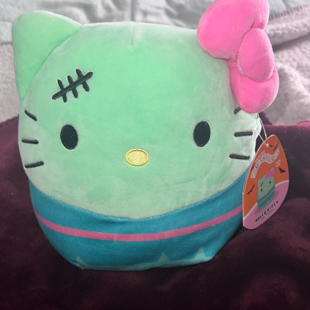 NWT SQUISHMALLOWS Hello Kitty Zombie Dcd RARE